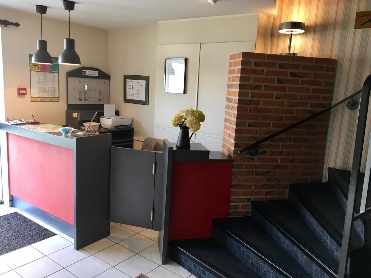 Hotel Le Dauphin Saint-Denis-de lʼHôtel Buitenkant foto