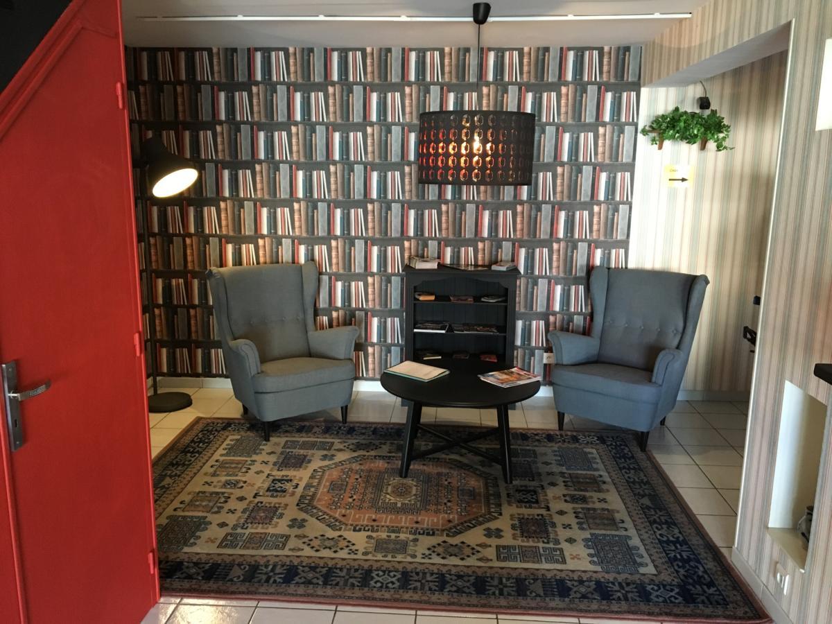 Hotel Le Dauphin Saint-Denis-de lʼHôtel Buitenkant foto